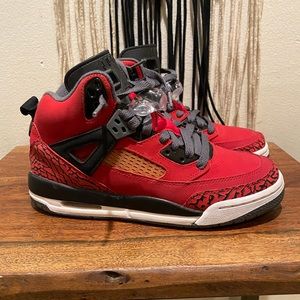 ‼️SOLD ‼️ Air Jordan Spizike Used Toro Bravo size 5.5Y women 7 red black